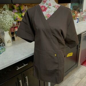WonderWink Scrub Top Mock Wrap Style 6056 Womens 3X V Neck Brown
New With Tags